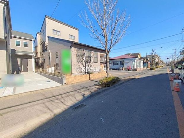 前面道路を含めた現地写真です。