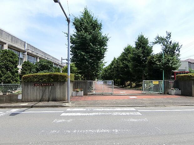 柏市立高柳中学校まで約639m（徒歩8分）