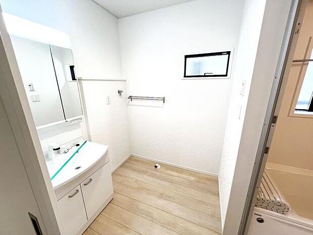 脱衣所は小さなお子様がいるご家庭にも重宝されます。