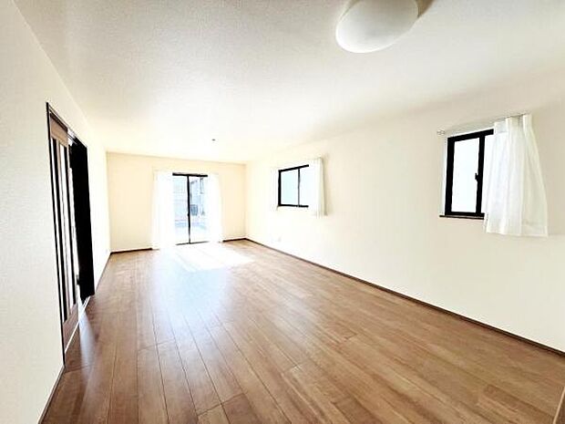 家族団らんの場所としてゆったりと居心地の良いリビングです。