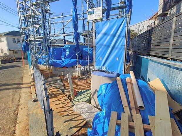 前面道路を含めた現地写真です。