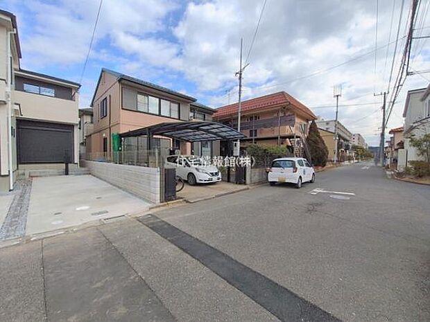 前面道路を含めた現地写真です。