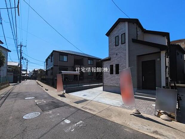 前面道路を含めた現地写真です。