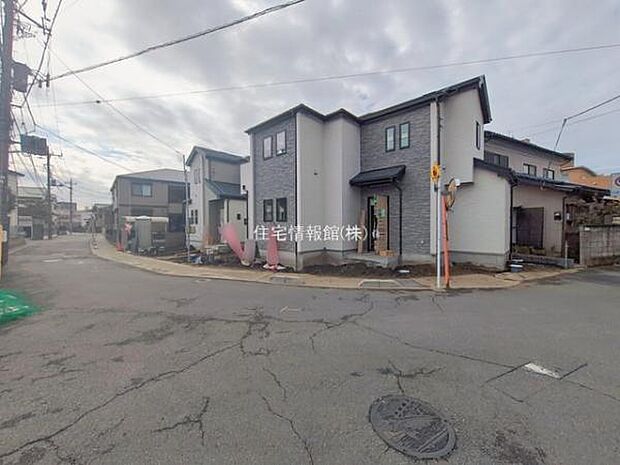 前面道路を含めた現地写真です。