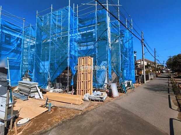 前面道路を含めた現地写真です。