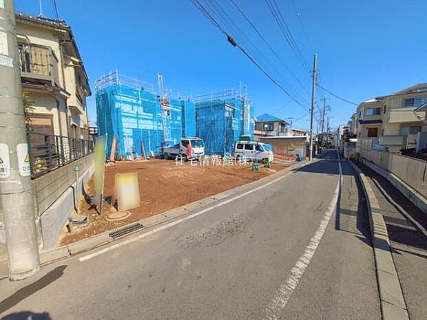 前面道路を含めた現地写真です。