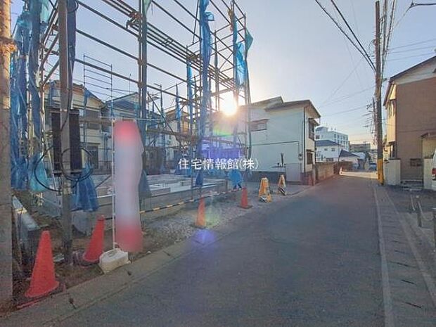 前面道路を含めた現地写真です。