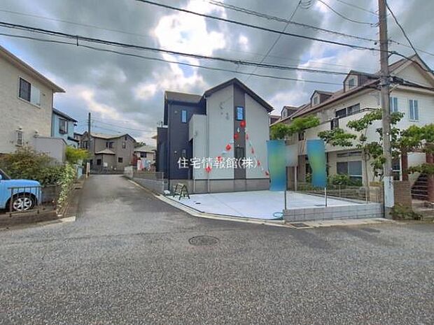 前面道路を含めた現地写真です。