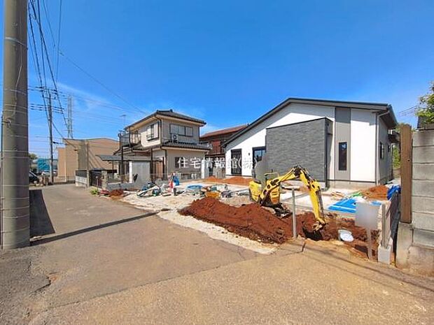 前面道路を含めた現地写真です。