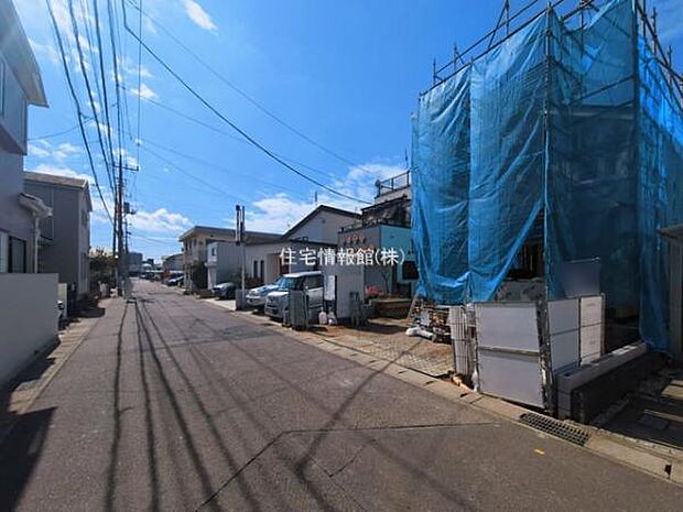 前面道路を含めた現地写真です。