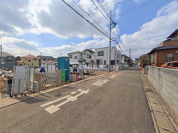 前面道路を含めた現地写真です。