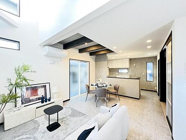 家族団らんの場所としてゆったりと居心地の良いリビングです。