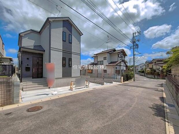 前面道路を含めた現地写真です。