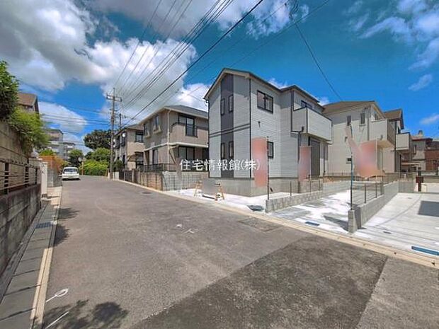 前面道路を含めた現地写真です。