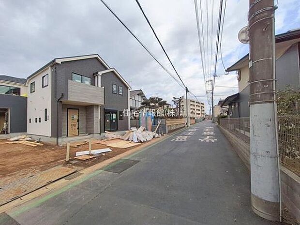 前面道路を含めた現地写真です。