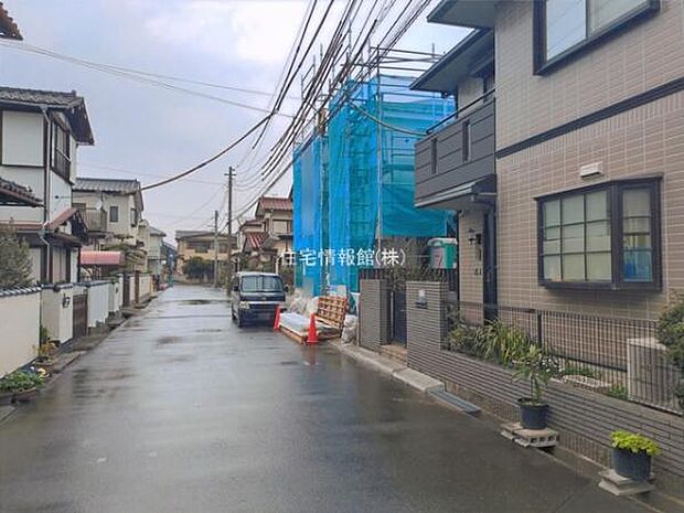 前面道路を含めた現地写真です。