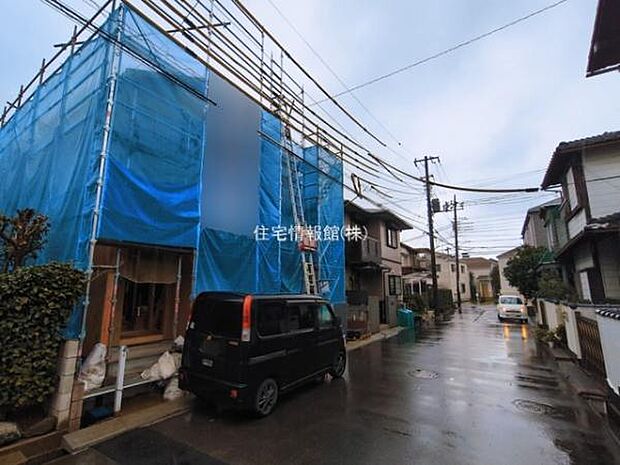 前面道路を含めた現地写真です。