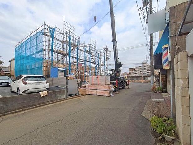 前面道路を含めた現地写真です。