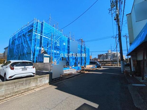 前面道路を含めた現地写真です。