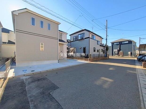 前面道路を含めた現地写真です。