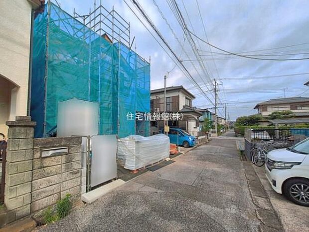 前面道路を含めた現地写真です。