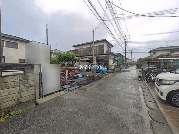 前面道路を含めた現地写真です。