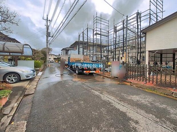 前面道路を含めた現地写真です。