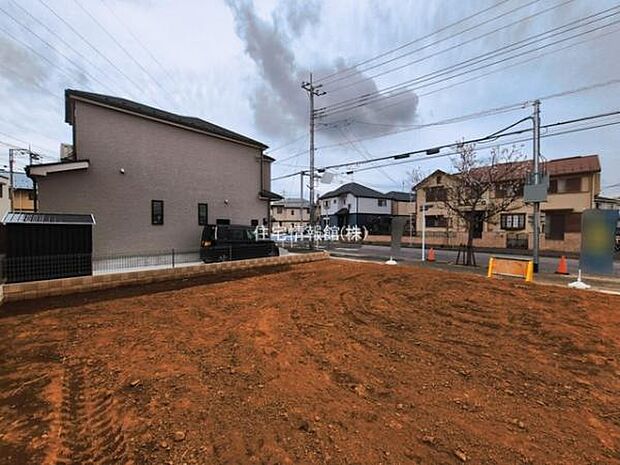 前面道路を含めた現地写真です。