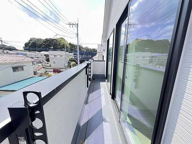 お洗濯ものを気持ち良く太陽の光で干せるのが嬉しいですね。
