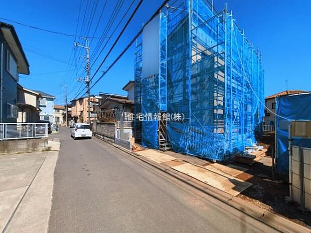前面道路を含めた現地写真です。