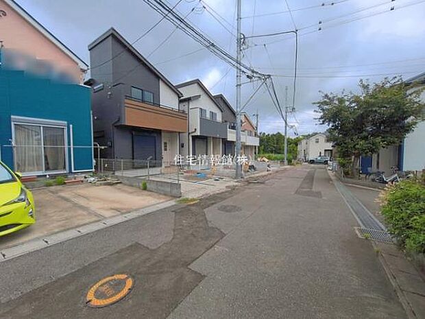 前面道路を含めた現地写真です。