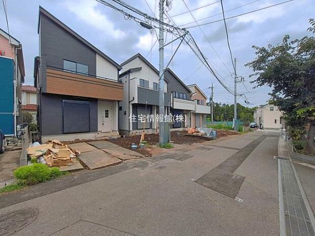 前面道路を含めた現地写真です。
