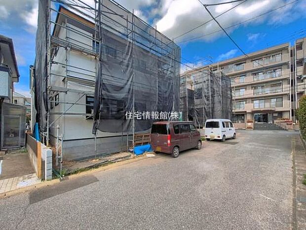 前面道路を含めた現地写真です。