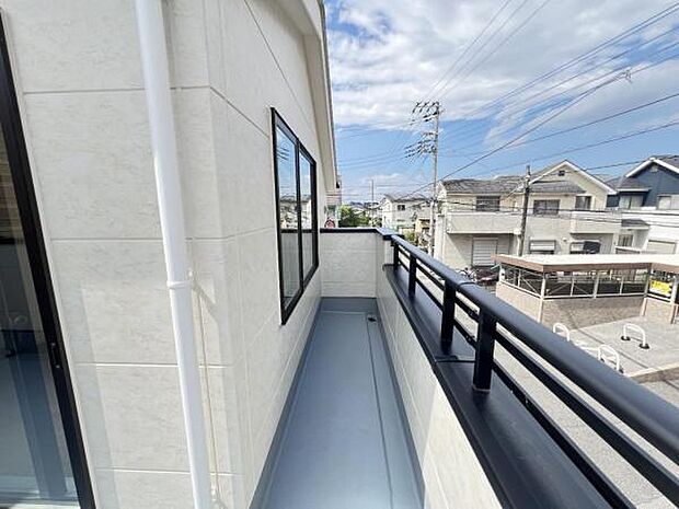 お洗濯ものを気持ち良く太陽の光で干せるのが嬉しいですね。