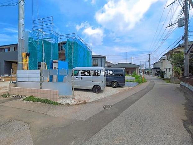 前面道路を含めた現地写真です。