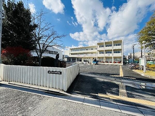 松戸市立小金中学校まで約1090m（徒歩14分）