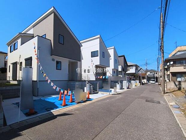 前面道路を含めた現地写真です。