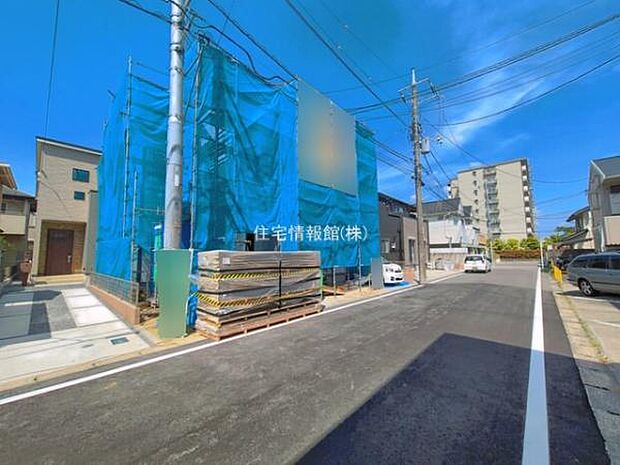 前面道路を含めた現地写真です。