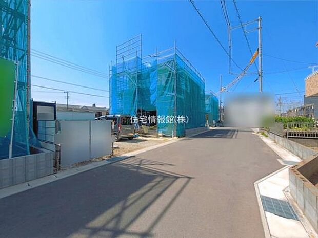 前面道路を含めた現地写真です。