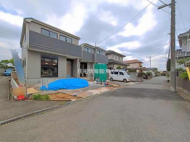 前面道路を含めた現地写真です。