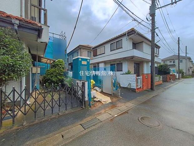 前面道路を含めた現地写真です。