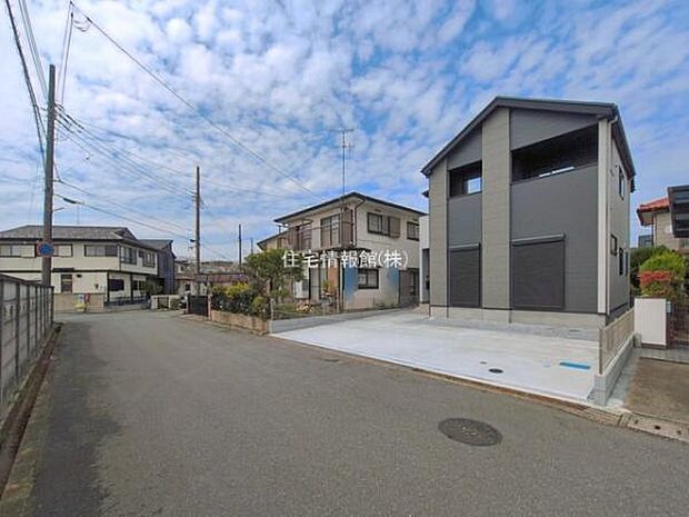 前面道路を含めた現地写真です。