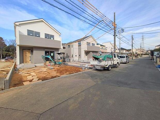 前面道路を含めた現地写真です。