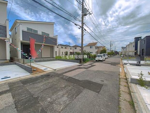 前面道路を含めた現地写真です。