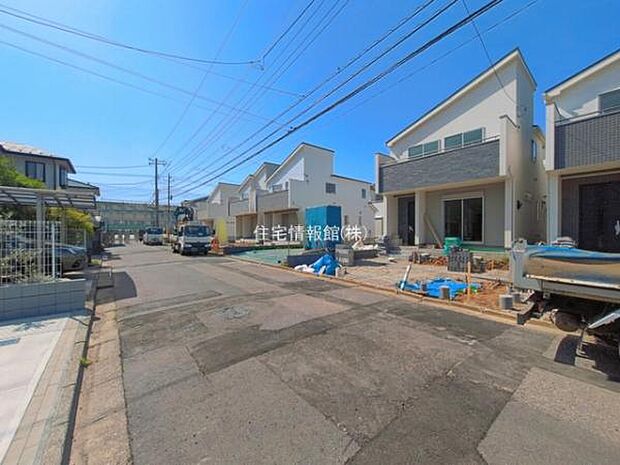 前面道路を含めた現地写真です。