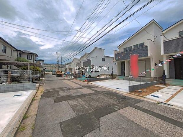 前面道路を含めた現地写真です。