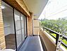 バルコニー：お洗濯ものを気持ち良く太陽の光で干せるのが嬉しいですね。
