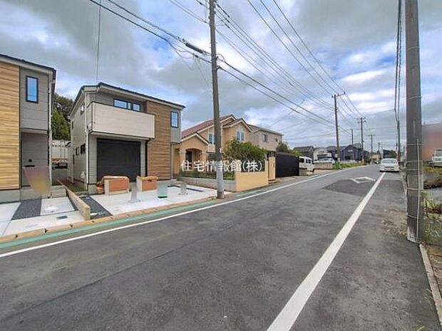 前面道路を含めた現地写真です。