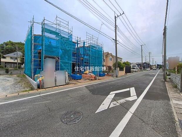 前面道路を含めた現地写真です。