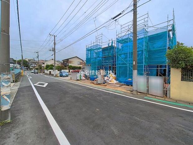 前面道路を含めた現地写真です。